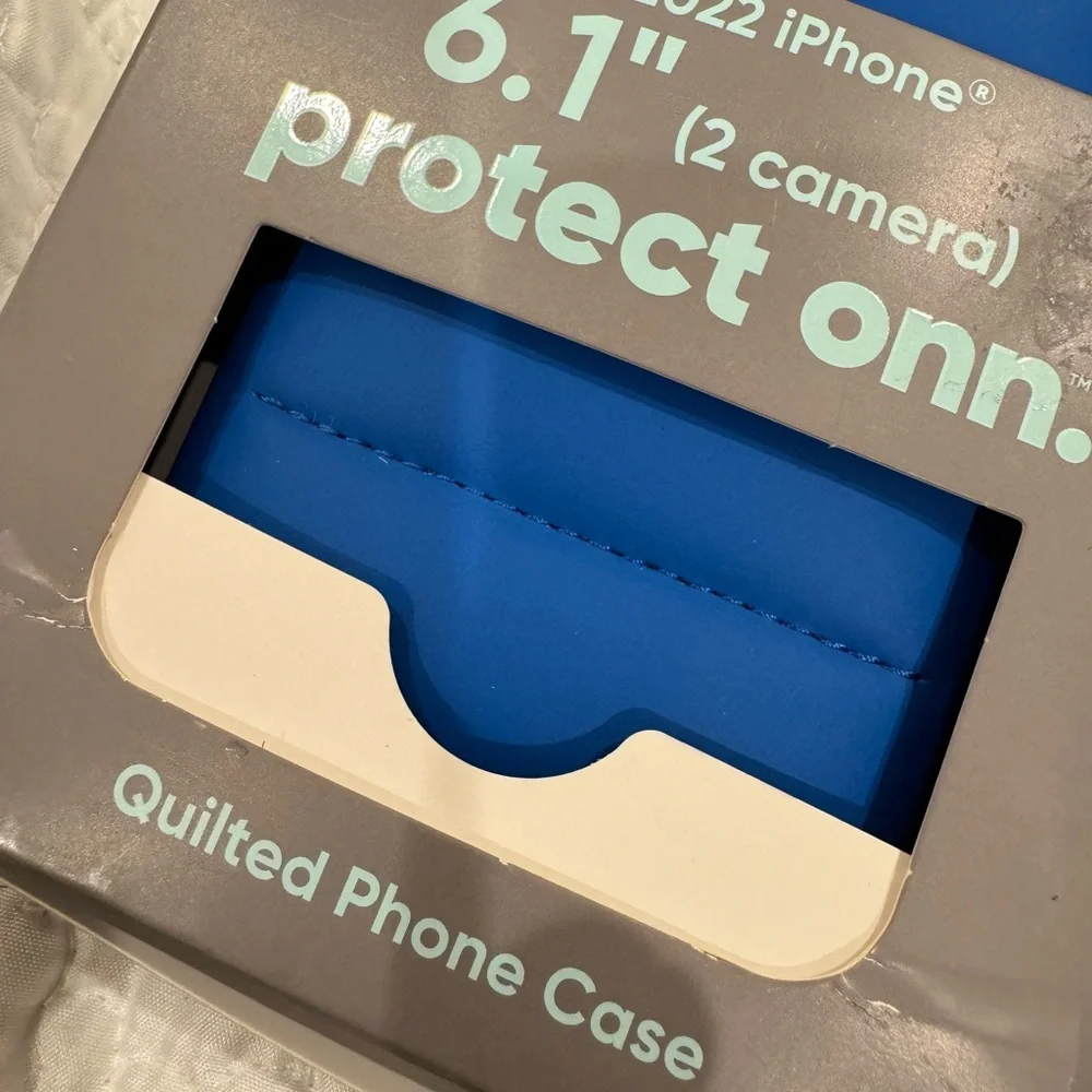 iPhone 13/14 fun quilted case- 6 ft drop tested. See pic for details and more💙